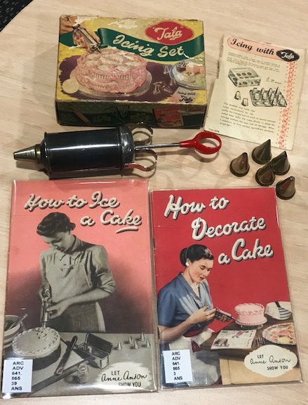 decorate-a-cake-book